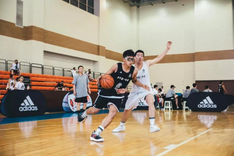 业余篮球爱好者在哪里可以找到表演赛资源_0